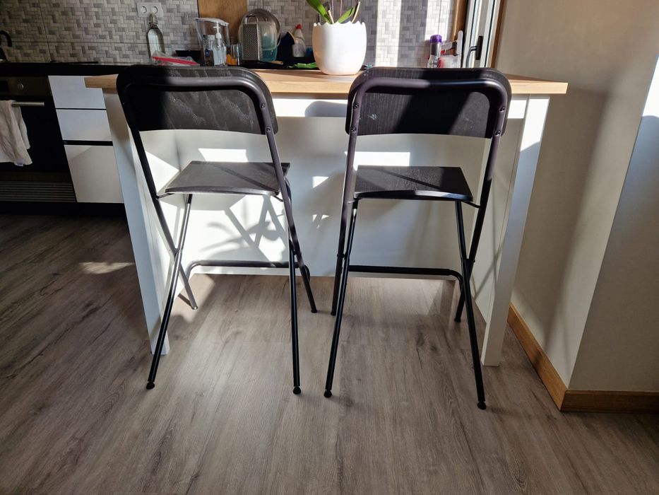 4 cadeiras altas pretas Ikea