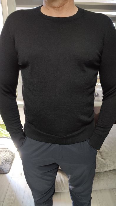 Super wełniany klasyczny sweterek ARKET rozm L