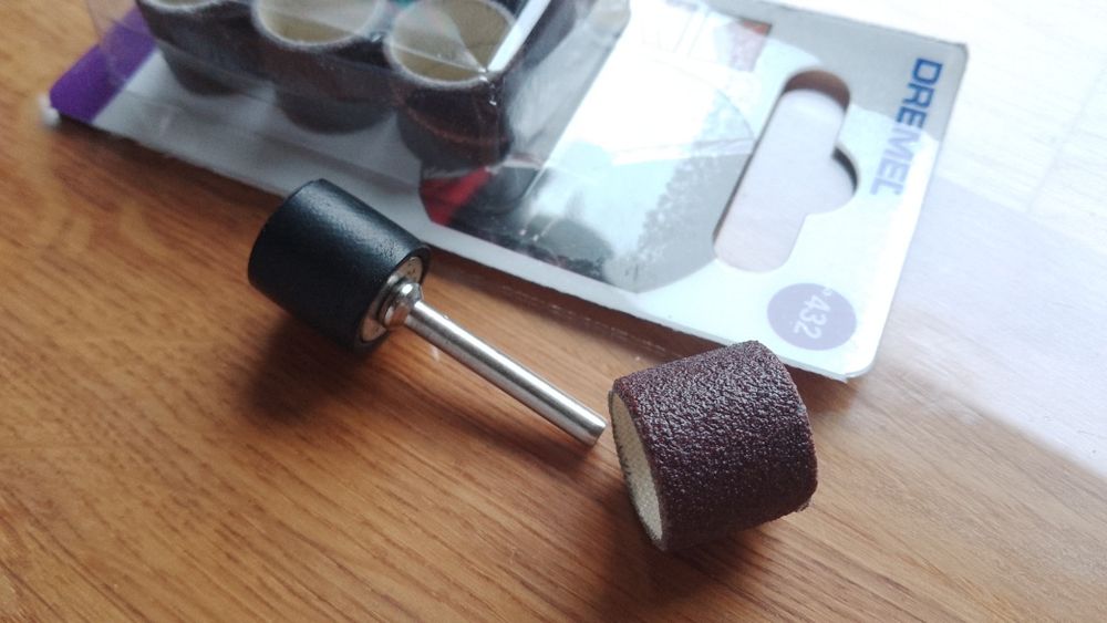 2 Trzpienie + tarcze Dremel 409 + rolka Dremel 432