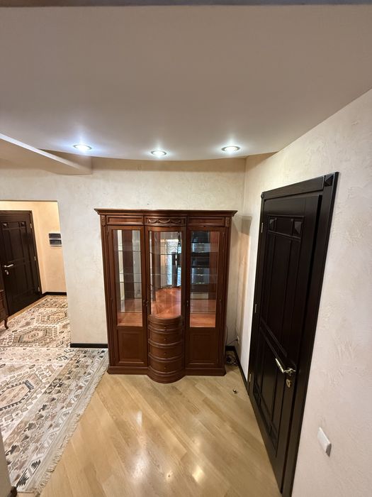 Італійський сервант , шафа, меблі з дерева