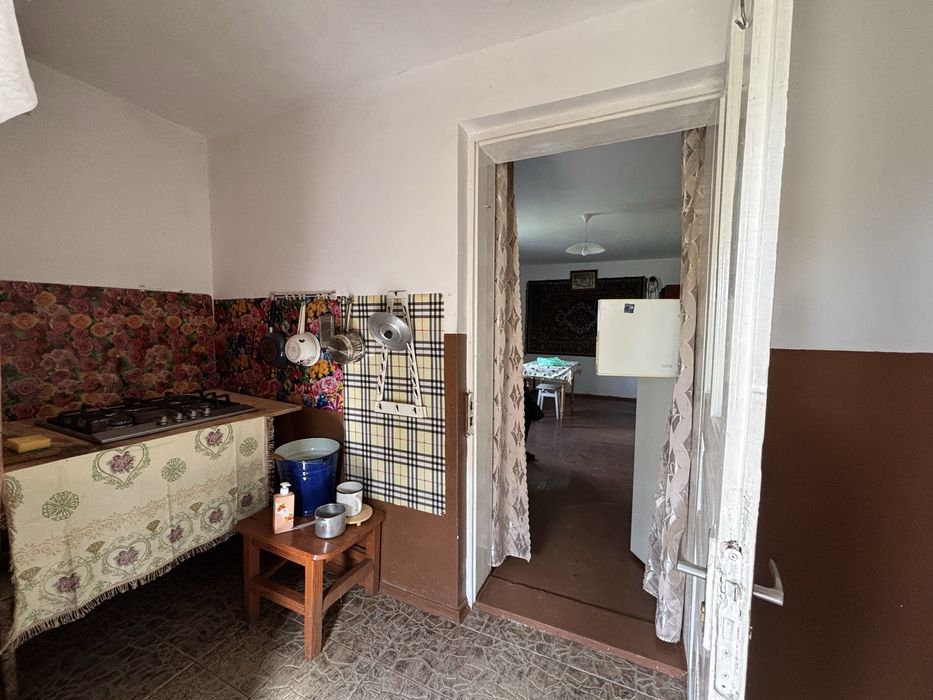 Продаж Будинок 75м². Ділянка 9 сот. Узин. Світло. Газ. Криниця. Центр