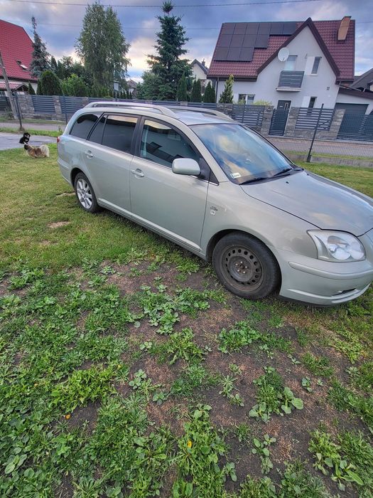 Sprzedam toyota avensis