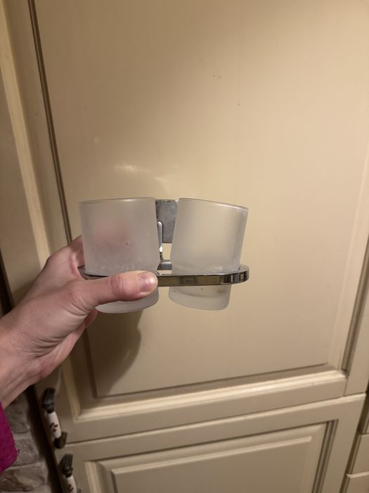 Podwojny uchwyt na kubeczki na szczoteczki