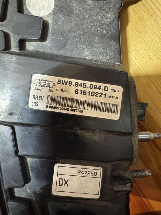 Audi a4 b9 lampy tył pływające led komplet matrix