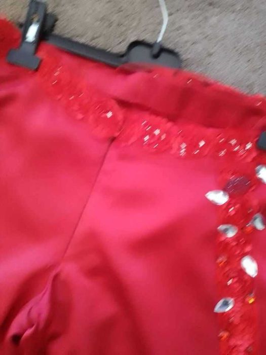 Calça vermelha de cerimónia