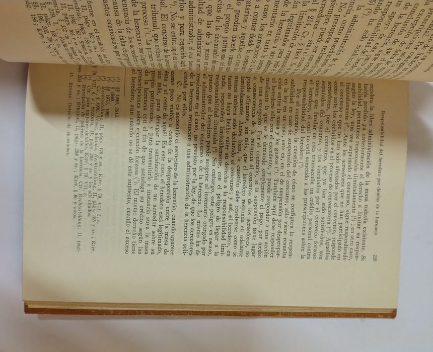 Derecho de Sucesiones, de Julius Binder

Editorial labor, S. A., 1933