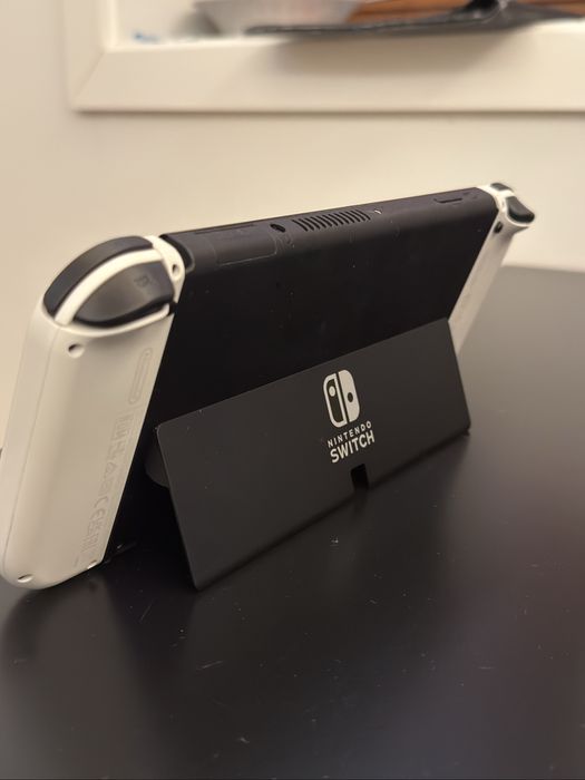 Nintendo Switch Oled + 2 Jogos