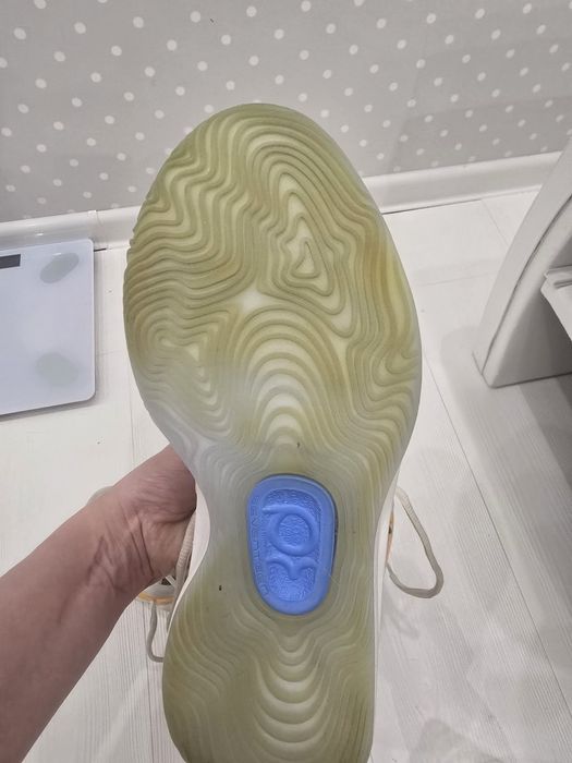 продам баскетбольные кроссовки kd17