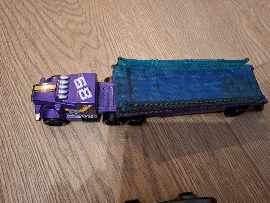 Zestaw samochodzików Hotwheels