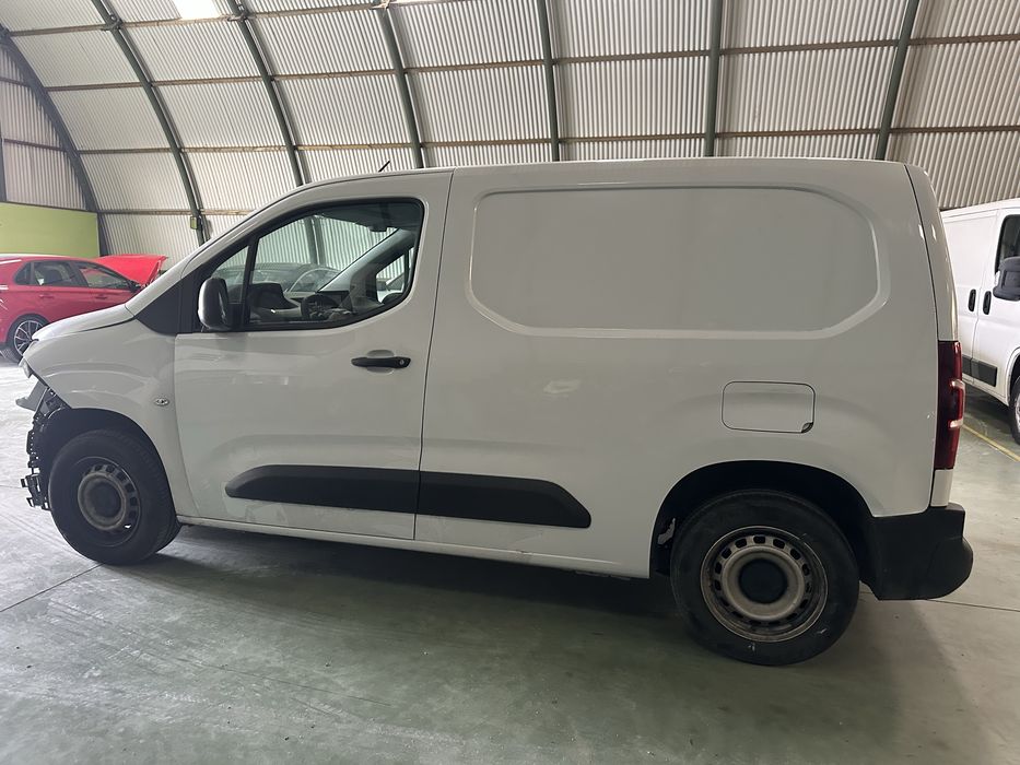 Peugeot Partner 2023  IVA dedutivel com apenas 74.000kms a trabalhar.