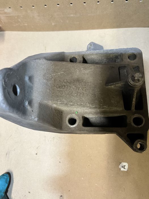 łapa silnika mercedes benz w906