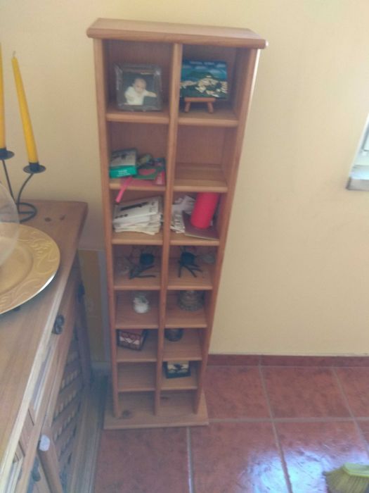 Estante de cd's, em bom estado