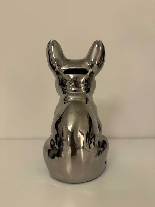Skarbonka buldog francuski – srebrna, ceramiczna, 22 cm