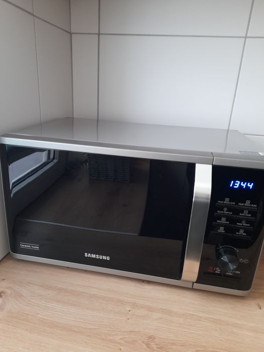 Sprzedam mikrofalę Samsung.