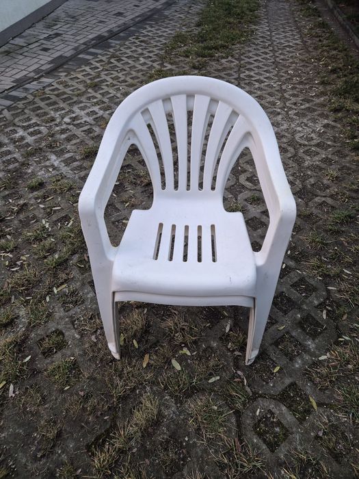 Krzesło ogrodowe plastikowe
