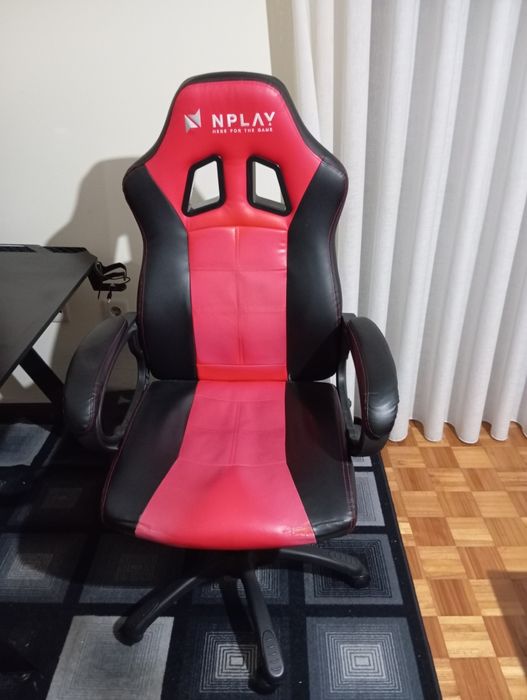 Cadeira Gaming Preta e Vermelha