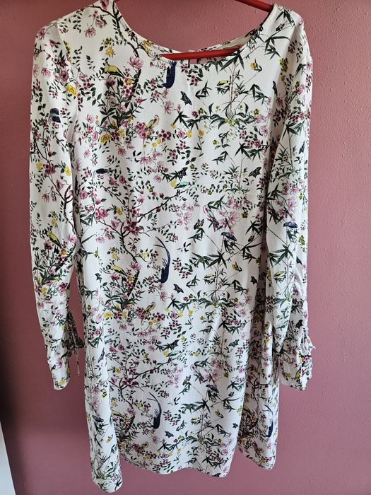 Sukienka L biała w kwiaty i ptaki h&m