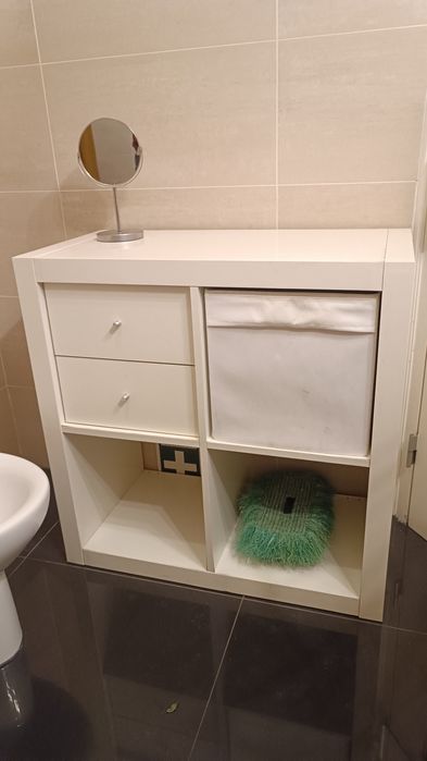 Estante quadrada branca