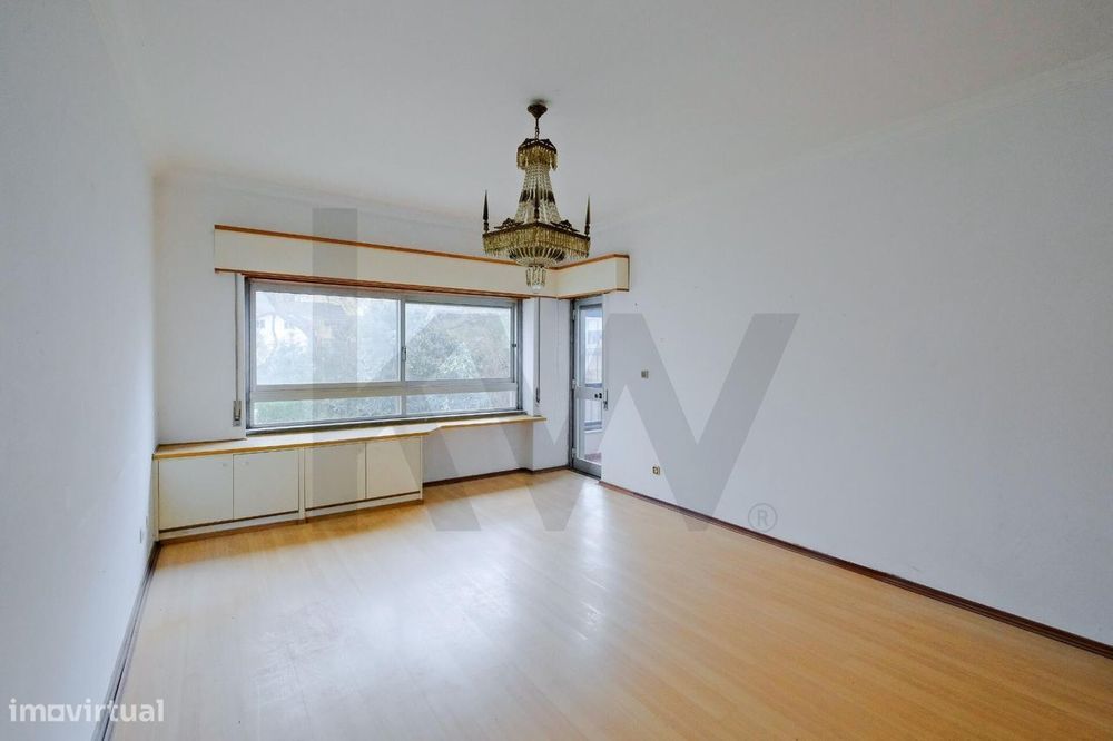 Apartamento T2 com arrecadação no Junqueiro - Carcavelos