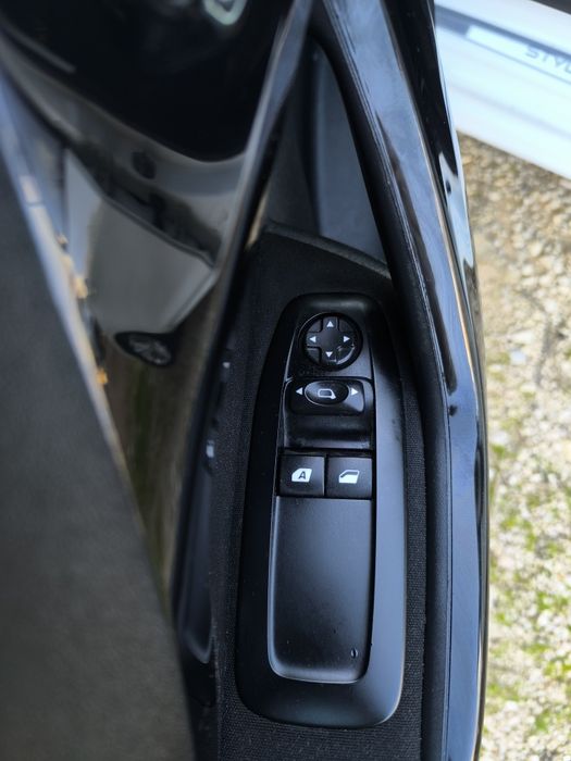 Peugeot 208 1.2 PureTech Style – Junho 2017