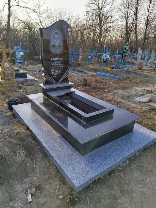 Памятники від Виробника