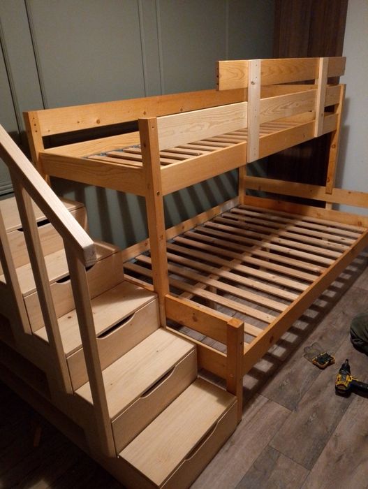Łóżko piętrowe drewniane