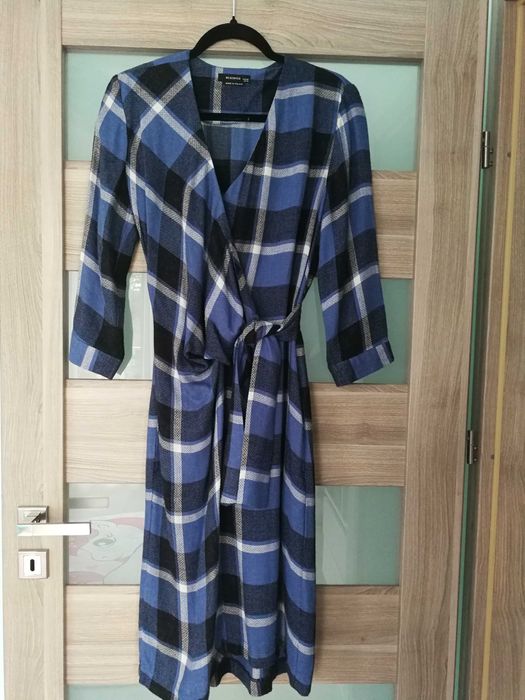 Dzianinowa sukienka w kratę r.S