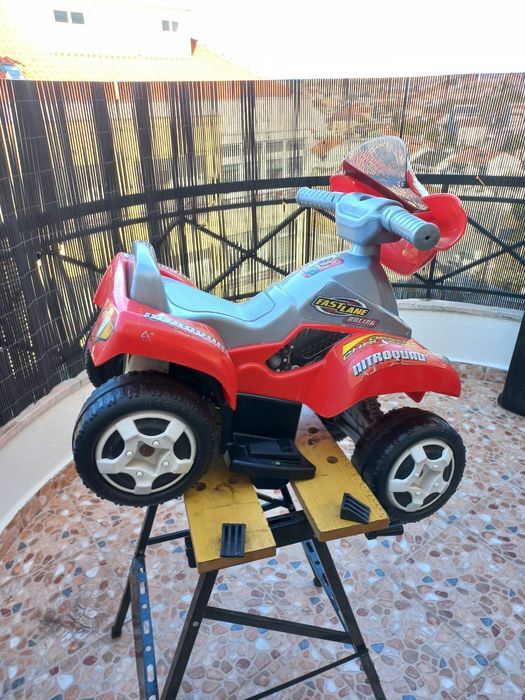 Electric motorcycle.432832570595092484