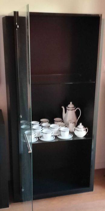 Móvel vitrine preto