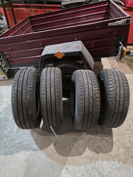 Літня резина 195/65 R15 (4 шт) в дуже гарному стані