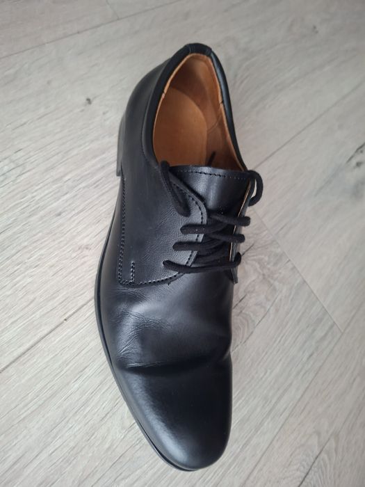 Buty półbuty eleganckie do garnituru.