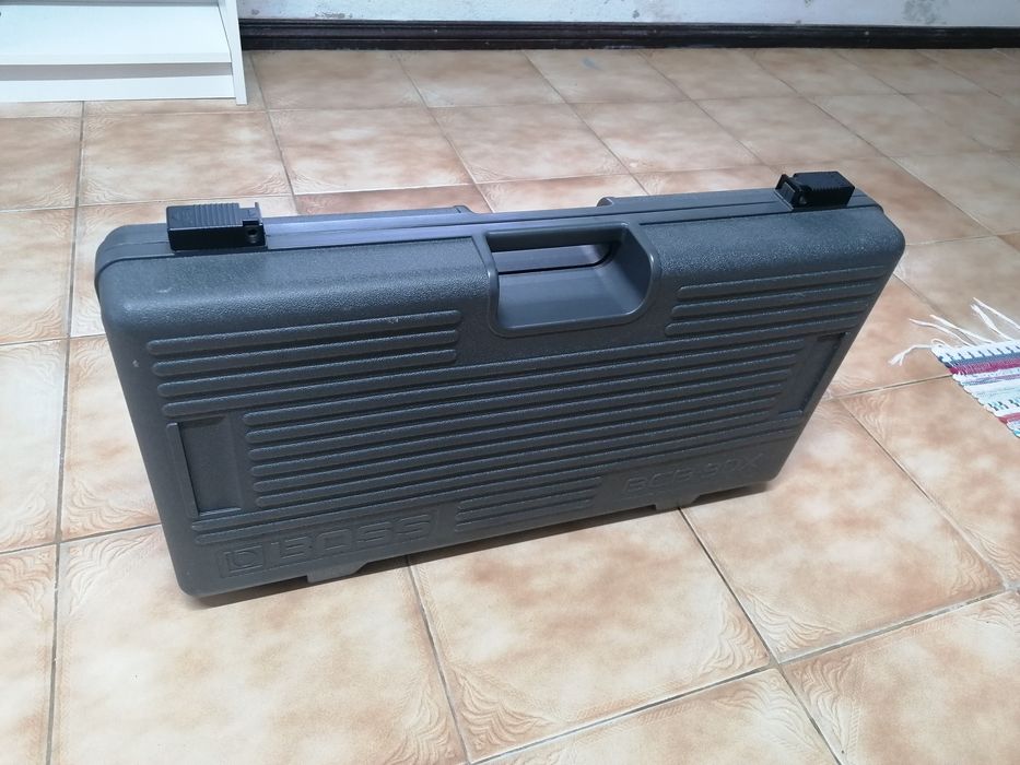 Pedais da Boss (vendo em separado)
