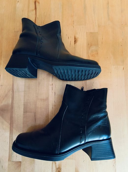 Czarne skórzane botki