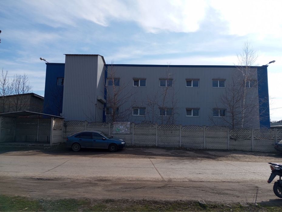 НЕДОРОГО !ПРОДАЖ ВІД ВЛАСНИКА !Комерційне приміщення 889 м2 .