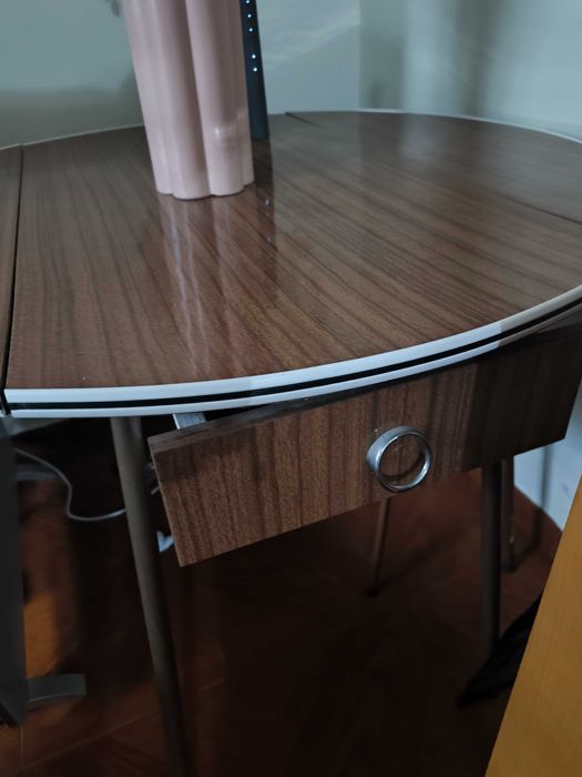 Mesa com cadeiras