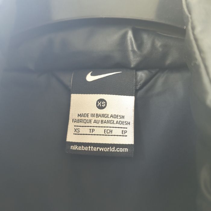 Оригінальна жіноча жилетка Nike ,розмір XS