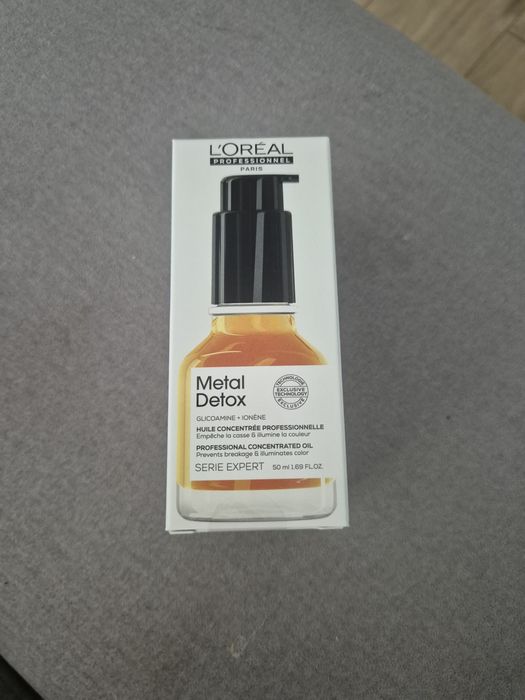 L'Oréal Professionnel Serie Expert Metal Detox, skoncentrowany olejek do włosów o pojemności 50 ml.