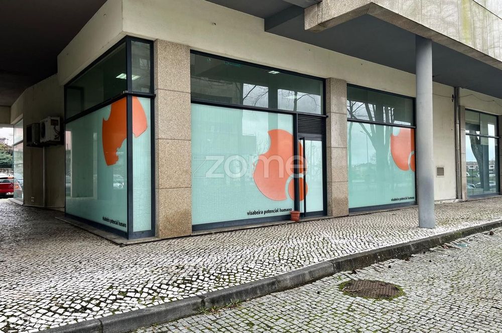Loja Comercial 80 m2 - Garagem fechada - Para Investidores - Arrendada