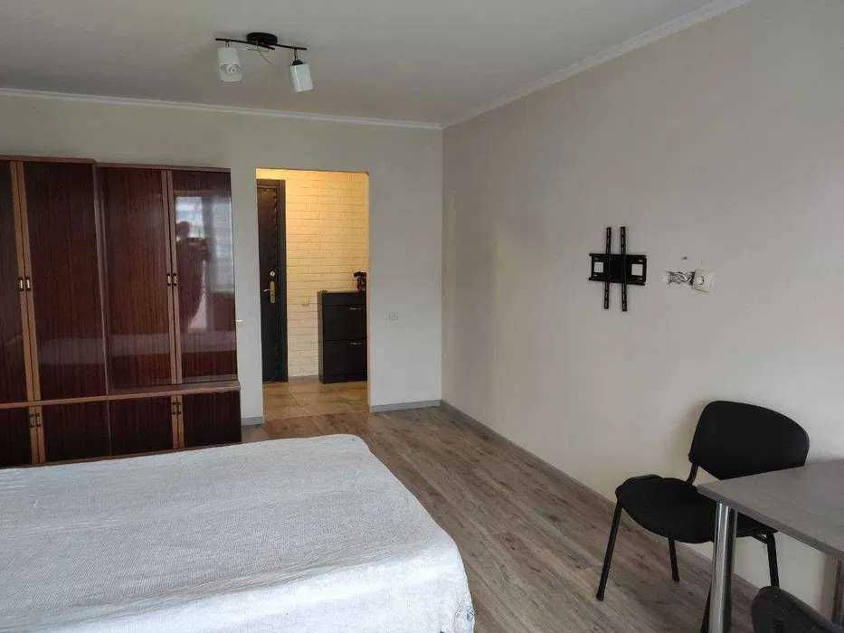 Оренда 1-к квартири на вул. Прилужна