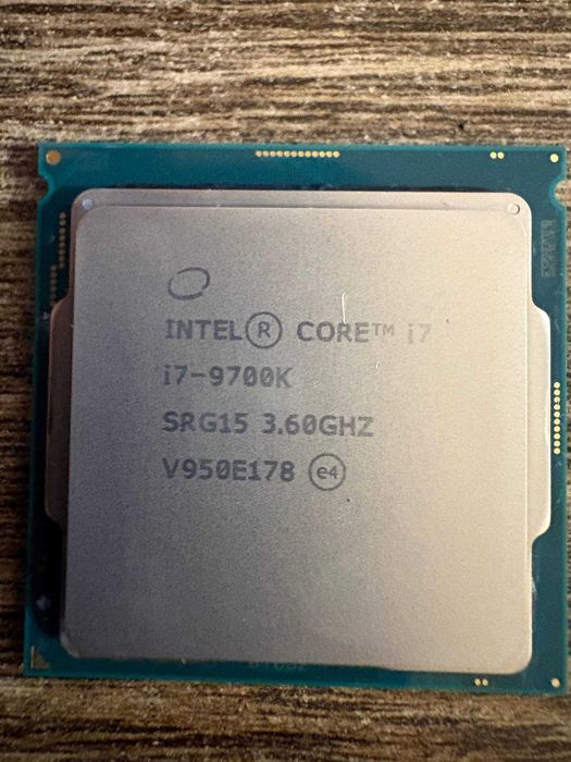Процесор Intel i7-9700k