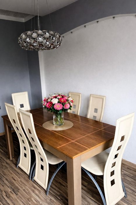 Stół rozkładany plus 6 krzeseł VOX