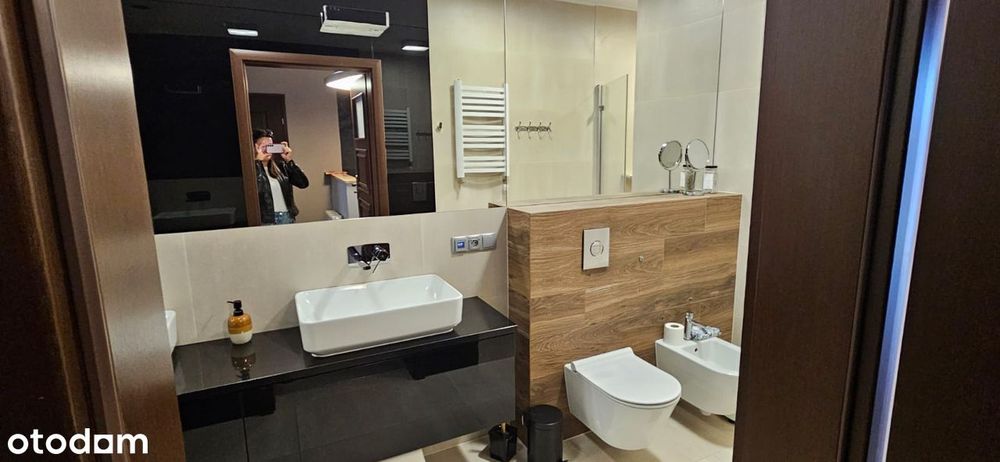 Dom szeregowy z garażem i klimatyzacją, 180 m² w CENTRUM + 2 garaże