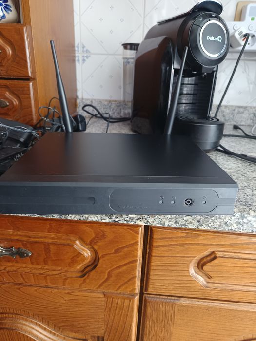 Kit de vigilância  wi-fi sem disco com 4 camaras e transfomadores