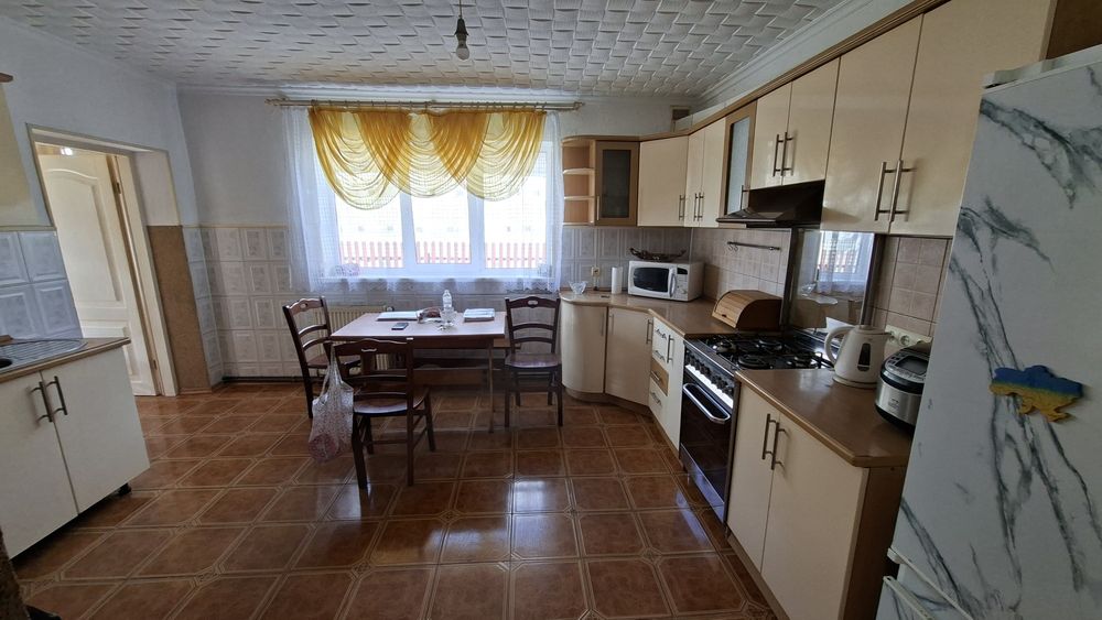 Продаж житлового будинку . Площа  220м².Земельна ділянка 11 сот.Програми. Є-відновлення.  Комунікації.Меблі .Техніка .