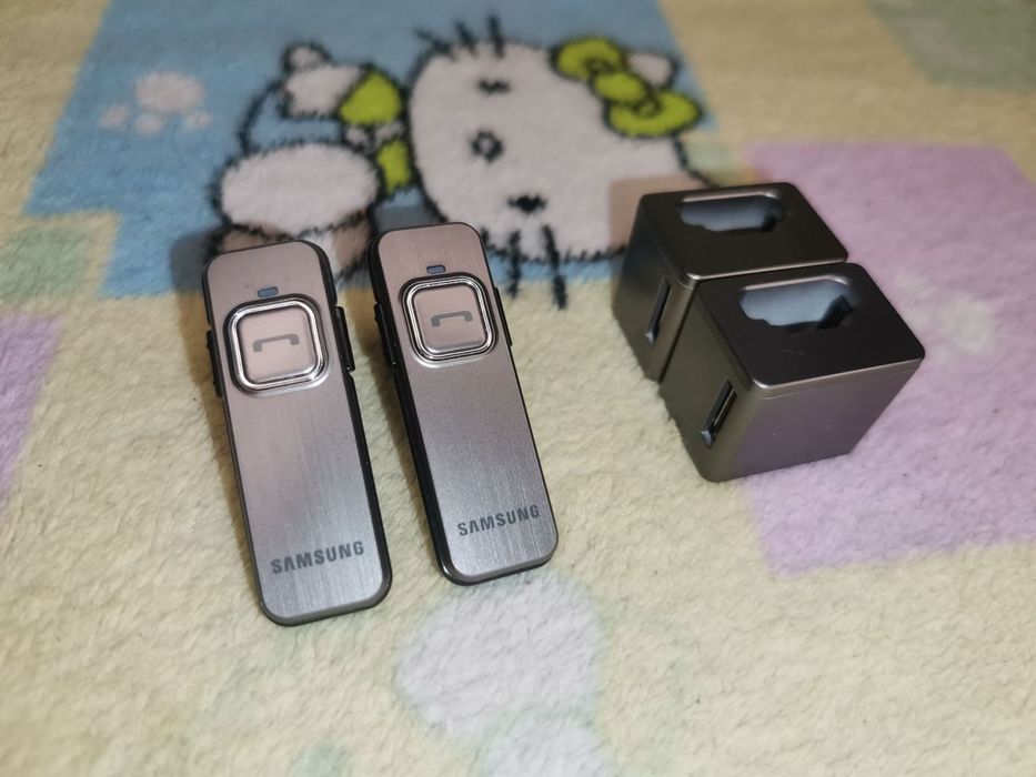 Продам Комплект 2 имиджевых Bluetooth-гарнитур Samsung WEP-350