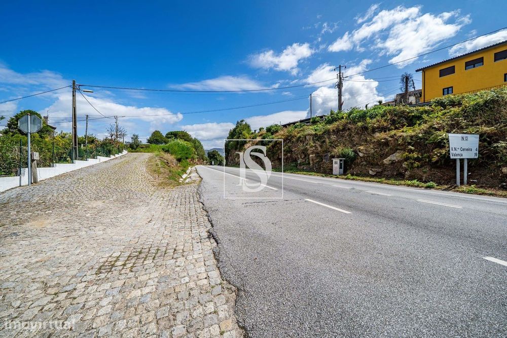Terreno com 1381 m², junto ao Rio Minho, em Vila Nova de Cerveira