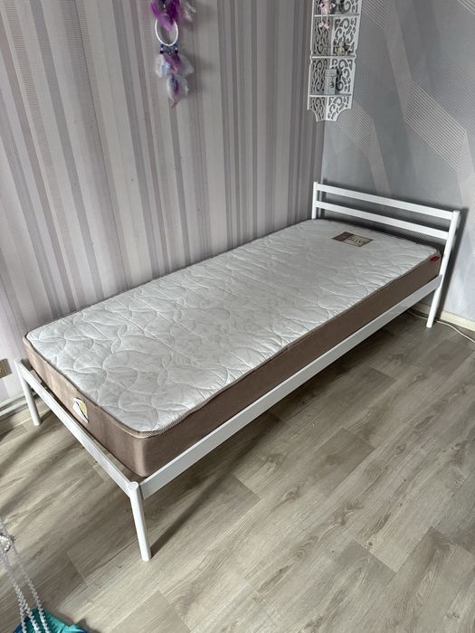 Ліжко з ортопедичним матрацом