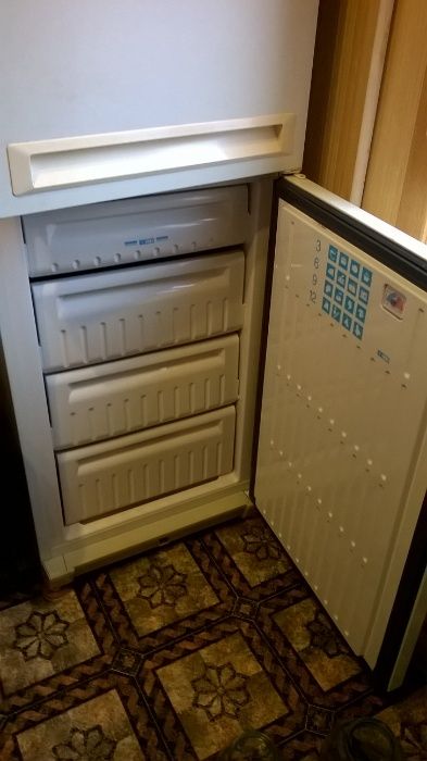 Морозилка STINOL V-138л !! Отлично работает!!