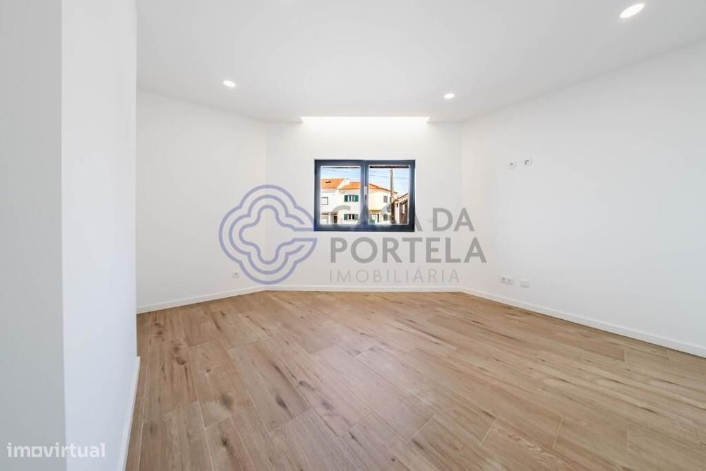 Apartamento T3 com Logradouro e Garagem | Construção 2024 | Torres Ved