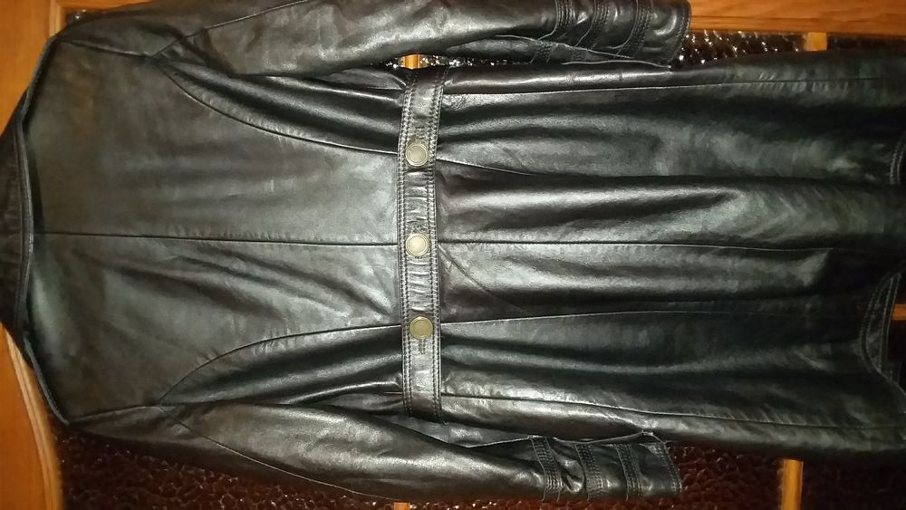 Женский кожаный плащ